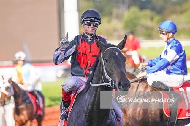 Miss Inbetween wins in commanding fashion